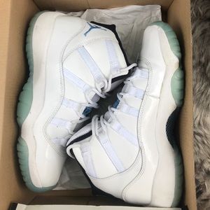 Air Jordan 11 Legend Blues